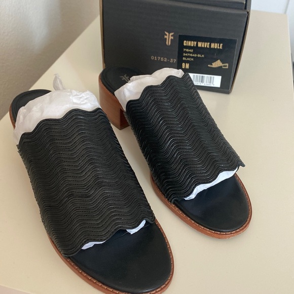 frye cindy wave mule